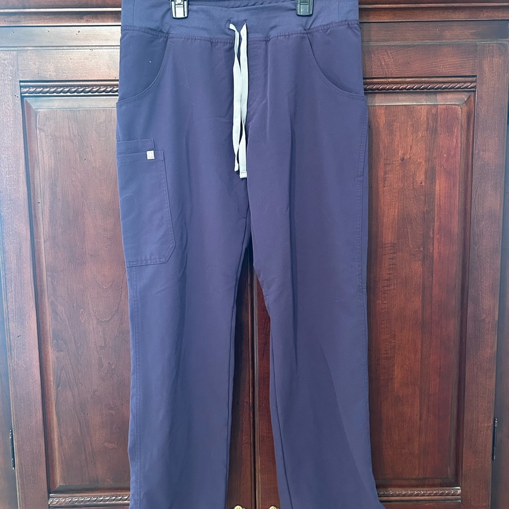 FIGS SCRUB PANTS IN THE COLOR PURPLE SHADOW